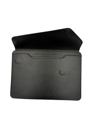 Stylový, ekologický a s jasným poselstvím. 🍎🌿Náš elegantní obal na notebook z jablečné kůže chrání laptop a také přírodu....