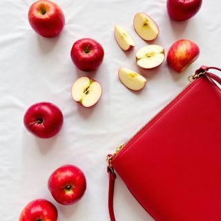 Módní průmysl využívá fosilní paliva. Většina syntetických vláken – včetně těch, ze kterých se vyrábí i doplňky – pochází...